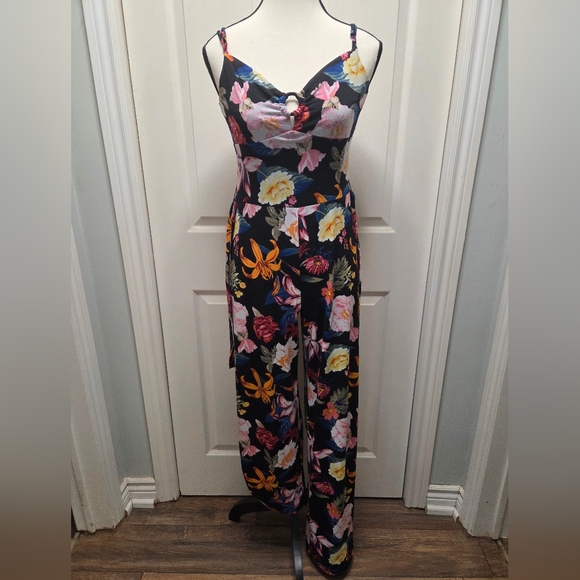 Guess Slit Tie Leg Floral Guess Romper - Picture 5 of 10